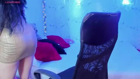 Snapshot of elissa_iris chatting on July 7, 2026, 2:14 am E L I S S A online show from July 7, 2026, 2:14 am