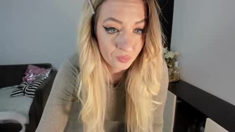 Snapshot of elissavibe chatting on January 19, 2025, 11:45 am Elisa  Promotion   online show from January 19, 2025, 11:45 am