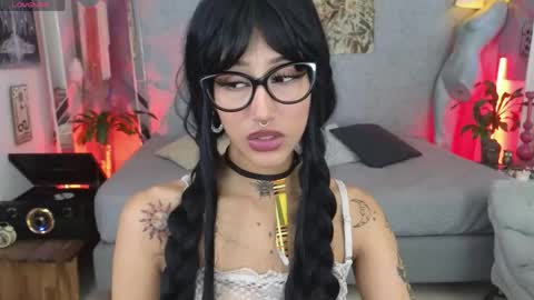Snapshot of elissecinnamon_ chatting on May 24, 2026, 10:04 pm Elissecinnamon online show from May 24, 2026, 10:04 pm