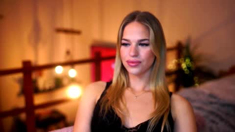 Snapshot of elister_alison chatting on October 30, 2025, 7:14 pm Sunflower  online show from October 30, 2025, 7:14 pm