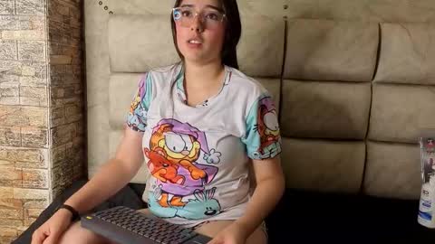 Snapshot of elisvega chatting on February 3, 2026, 7:02 am elisvega online show from February 3, 2026, 7:02 am