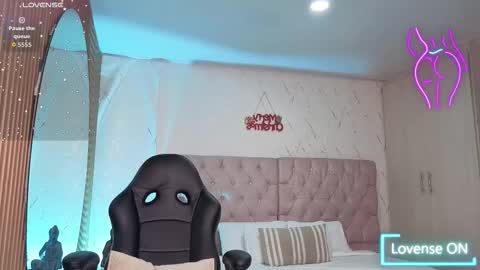 ELIZA online show from December 14, 2025, 7:40 pm