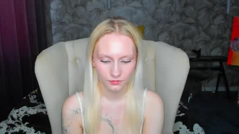 elizabeth_adamss online show from May 2, 2026, 5:12 am
