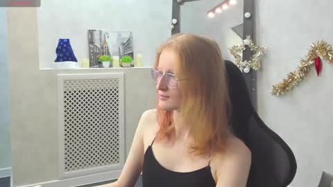 Snapshot of elizabeth_harpper chatting on January 19, 2025, 1:00 am Elizabeth online show from January 19, 2025, 1:00 am