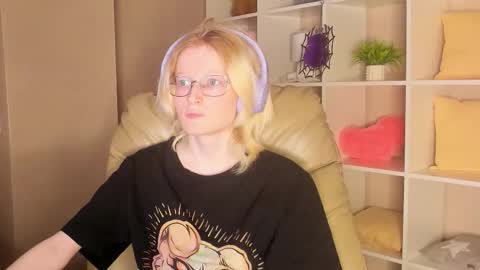 Elizabeth online show from November 3, 2025, 1:08 am