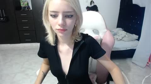 Snapshot of elizabeth_rose02 chatting on November 8, 2025, 11:36 pm Elizabeth online show from November 8, 2025, 11:36 pm