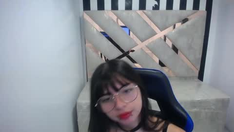 Snapshot of elizabeth_t_ chatting on February 10, 2026, 12:53 pm Elizabeth online show from February 10, 2026, 12:53 pm