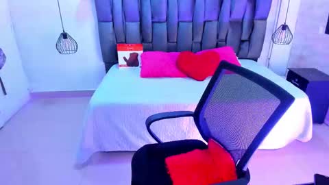 Lucia Vonne online show from January 13, 2026, 8:47 pm