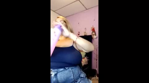 Snapshot of elizabethtaylor1 chatting on December 14, 2025, 11:42 pm Elizabeth online show from December 14, 2025, 11:42 pm