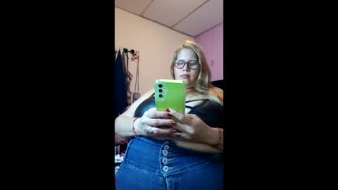 Snapshot of elizabethtaylor1 chatting on December 15, 2025, 11:53 pm Elizabeth online show from December 15, 2025, 11:53 pm