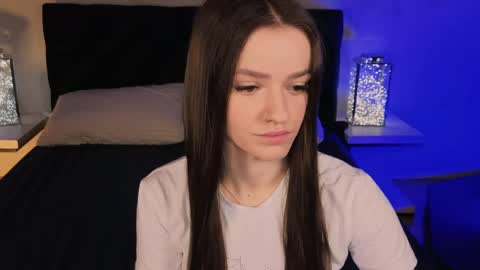 elizzza_ online show from March 17, 2026, 5:11 am