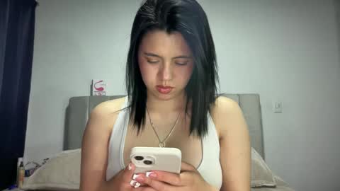 Snapshot of ella_aq chatting on January 17, 2025, 5:00 am Ella online show from January 17, 2025, 5:00 am