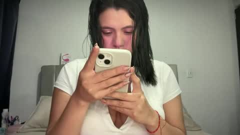 Snapshot of ella_aq chatting on February 16, 2025, 6:43 am Ella online show from February 16, 2025, 6:43 am