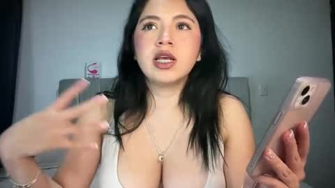 Snapshot of ella_aq chatting on October 1, 2025, 5:35 am Ella online show from October 1, 2025, 5:35 am