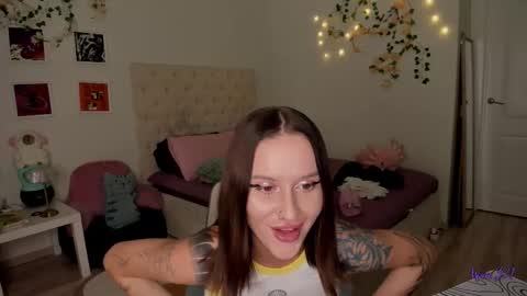 ELLA online show from October 28, 2025, 9:46 am