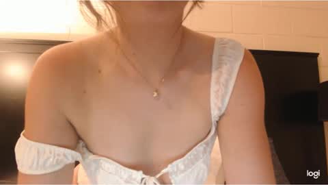 Snapshot of ella_girlnextdoor chatting on March 6, 2025, 9:03 am Ella - Girl Next Door online show from March 6, 2025, 9:03 am