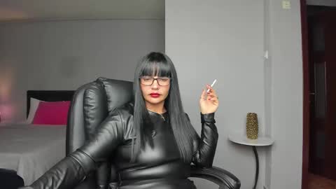 Ella online show from November 25, 2025, 6:41 pm