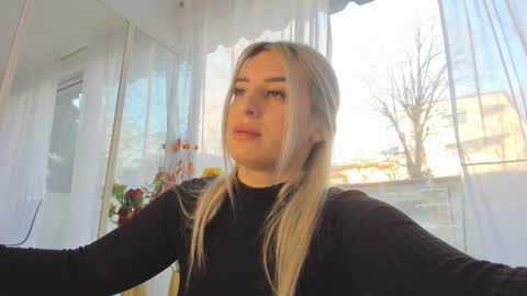 ella_vee online show from March 10, 2026, 6:07 am