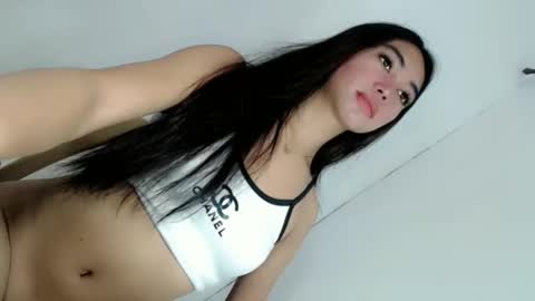 ella_walkerxxx online show from May 13, 2026, 3:04 am