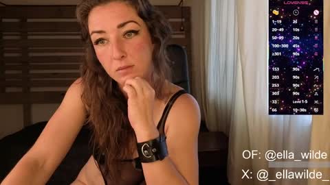 Snapshot of ella_wilde_ chatting on April 8, 2026, 11:43 am Ella Wilde online show from April 8, 2026, 11:43 am
