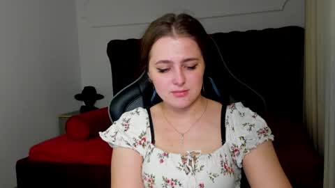 EllaBells online show from April 10, 2026, 5:01 am
