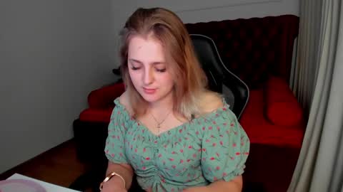 EllaBells online show from April 23, 2026, 5:08 am