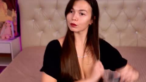 ellacanny online show from November 28, 2025, 5:43 am