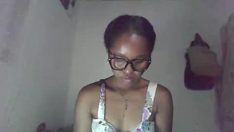 Snapshot of ellah245 chatting on February 17, 2026, 5:52 pm ellah245 online show from February 17, 2026, 5:52 pm