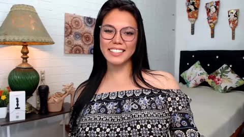 Snapshot of ellahollywood1818 chatting on December 4, 2024, 4:05 pm CINDERELLA online show from December 4, 2024, 4:05 pm