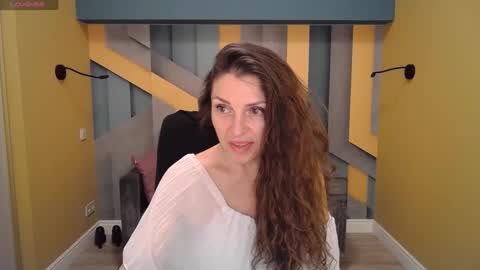 EllaLongs online show from January 18, 2025, 3:27 pm