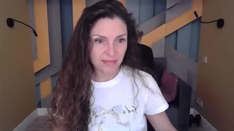 EllaLongs online show from October 11, 2025, 11:31 am