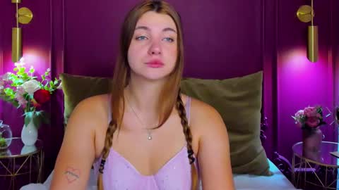 Ella online show from October 12, 2025, 5:17 am