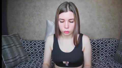 EllaNuar online show from December 19, 2024, 2:01 am