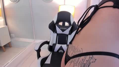 Ella Sanders online show from March 7, 2026, 2:30 am