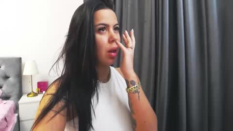 ellasins online show from January 6, 2026, 7:17 pm