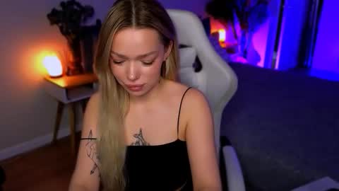 Ella online show from March 18, 2026, 5:43 am