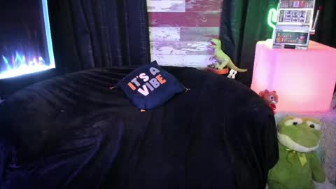 ELLE online show from November 16, 2025, 8:25 pm