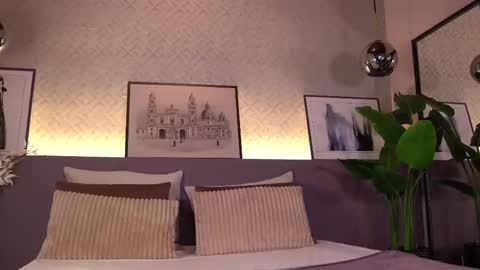 Elle Diane online show from February 20, 2025, 12:52 am