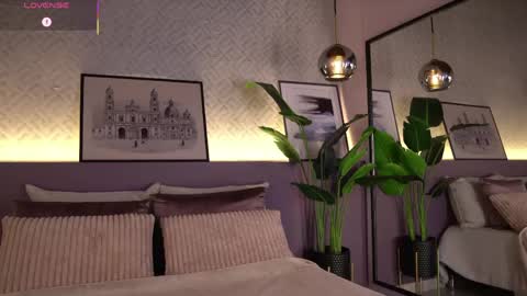 Snapshot of ellediane chatting on April 22, 2026, 10:44 pm Elle Diane online show from April 22, 2026, 10:44 pm