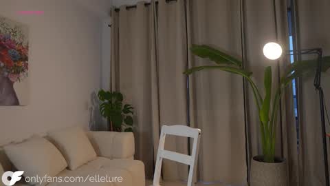 Snapshot of ellelure_ chatting on January 8, 2026, 11:07 pm Linda Restrepo online show from January 8, 2026, 11:07 pm