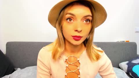 ellen_flow online show from November 11, 2025, 9:15 pm