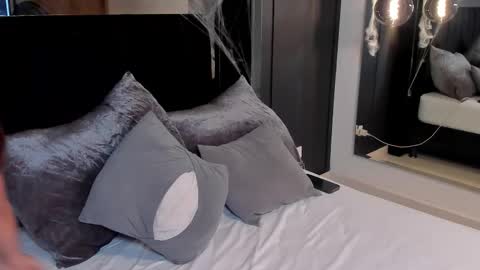 Ellen  online show from November 2, 2025, 9:22 am