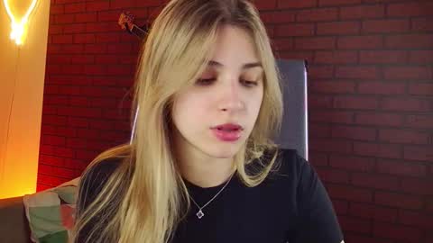 elliecutes online show from November 28, 2025, 8:39 am