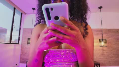 elliee_alves online show from April 6, 2026, 3:24 pm