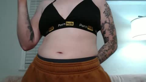 Ellie Rowyn online show from October 9, 2025, 2:53 am