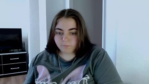Snapshot of ellies_8 chatting on May 17, 2026, 8:23 am Ellie online show from May 17, 2026, 8:23 am