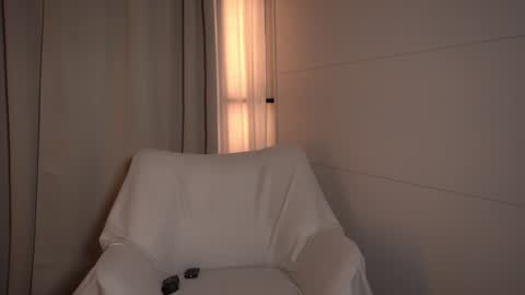 Caroline-ellin online show from March 10, 2025, 8:01 pm