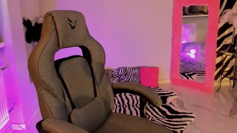 Elin online show from February 14, 2026, 12:35 pm