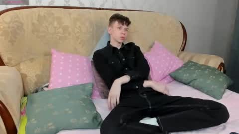 elliot_mars_ online show from October 26, 2025, 5:19 pm