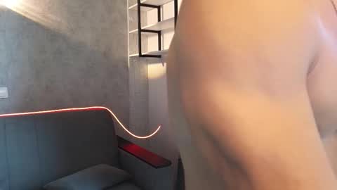 Snapshot of elliot_muscle04 chatting on October 7, 2025, 10:01 am elliot_muscle04 online show from October 7, 2025, 10:01 am